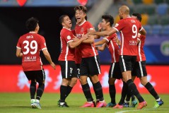 国安队惨案引发内部震荡与球迷冲突，俱乐部道歉难平众怒